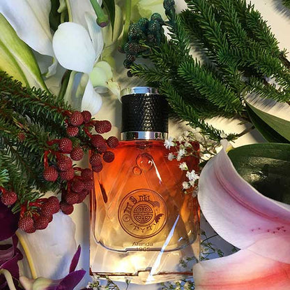 Aranda 1965 Homme 100ml, a prized Singapore Souvenir, captures a manly fragrance, influenced by the vision of leaders and the essence of Aranda orchids.